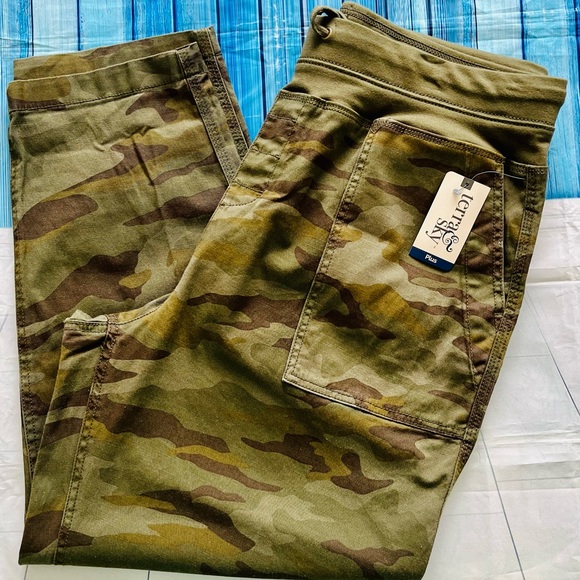 Terra & Sky Women's Plus Size Cargo
Utility Pants - Picture 9 of 13